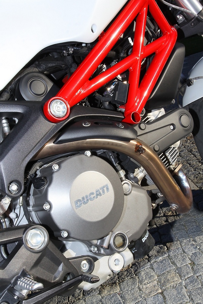 Srovnávací test Ducati Monster 796 vs. Triumph Street Triple R