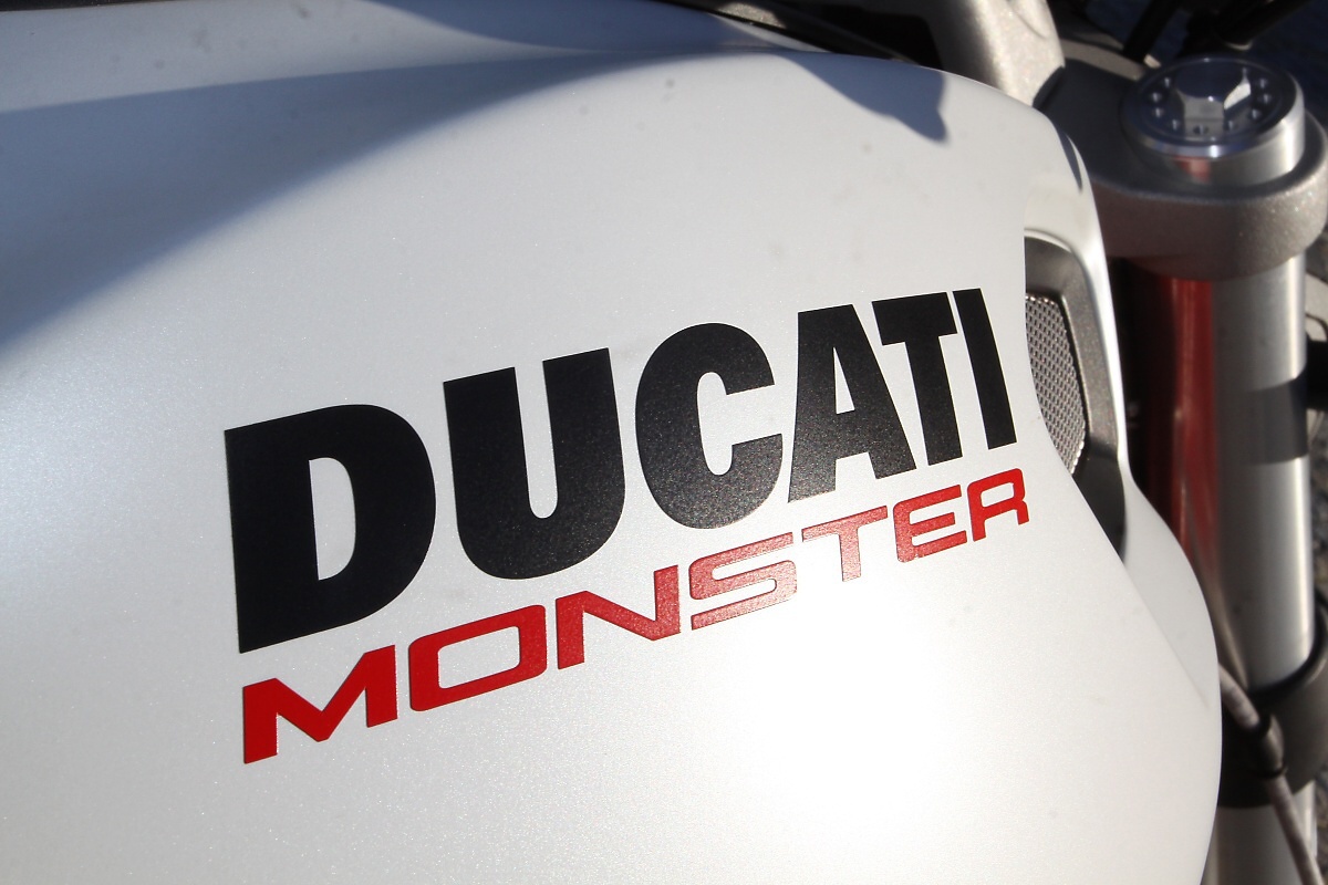 Srovnávací test Ducati Monster 796 vs. Triumph Street Triple R