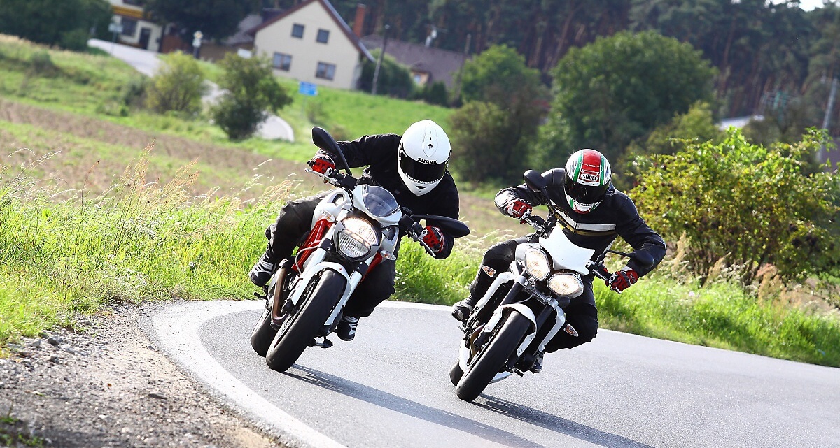 ¨Srovnávací test Ducati Monster 796 vs. Triumph Street Triple R